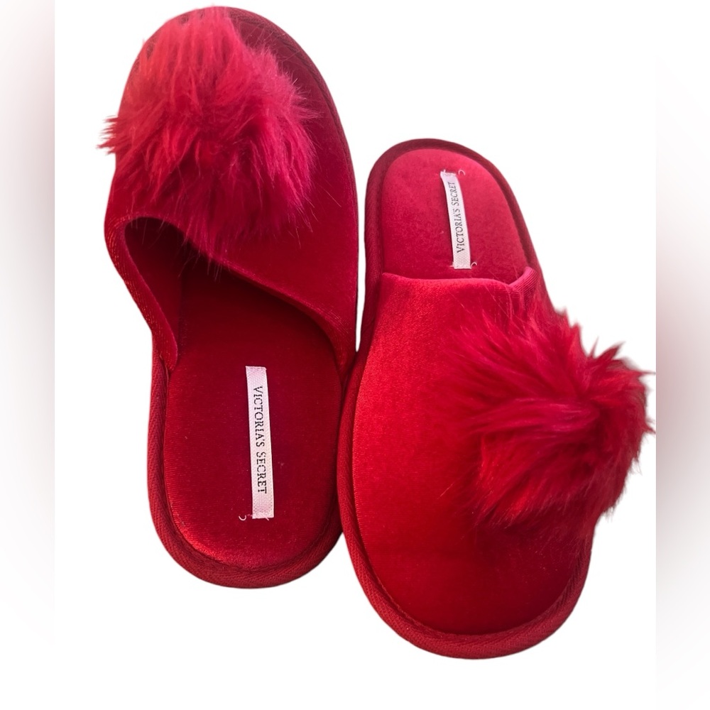 Victoria’s Sectet Red Velvet Slippers Medium Size Fits 8 or 8 1/2 NEW